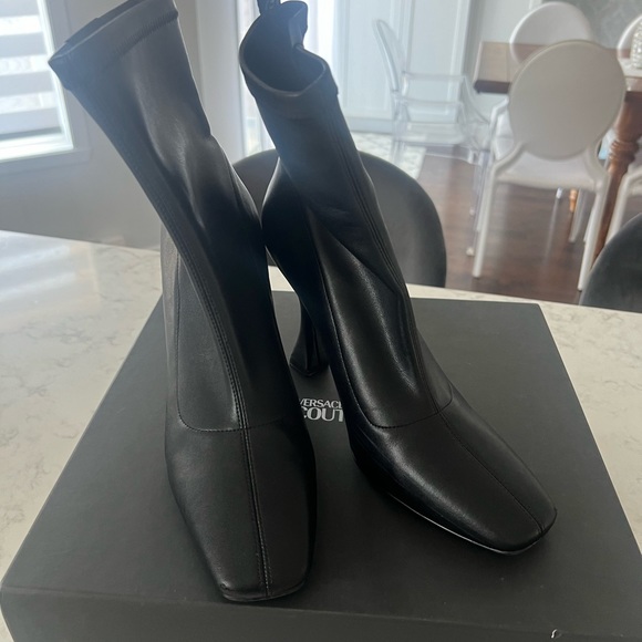 Like New Versace Jeans Couture Stretch Booties Black - Picture 8 of 9